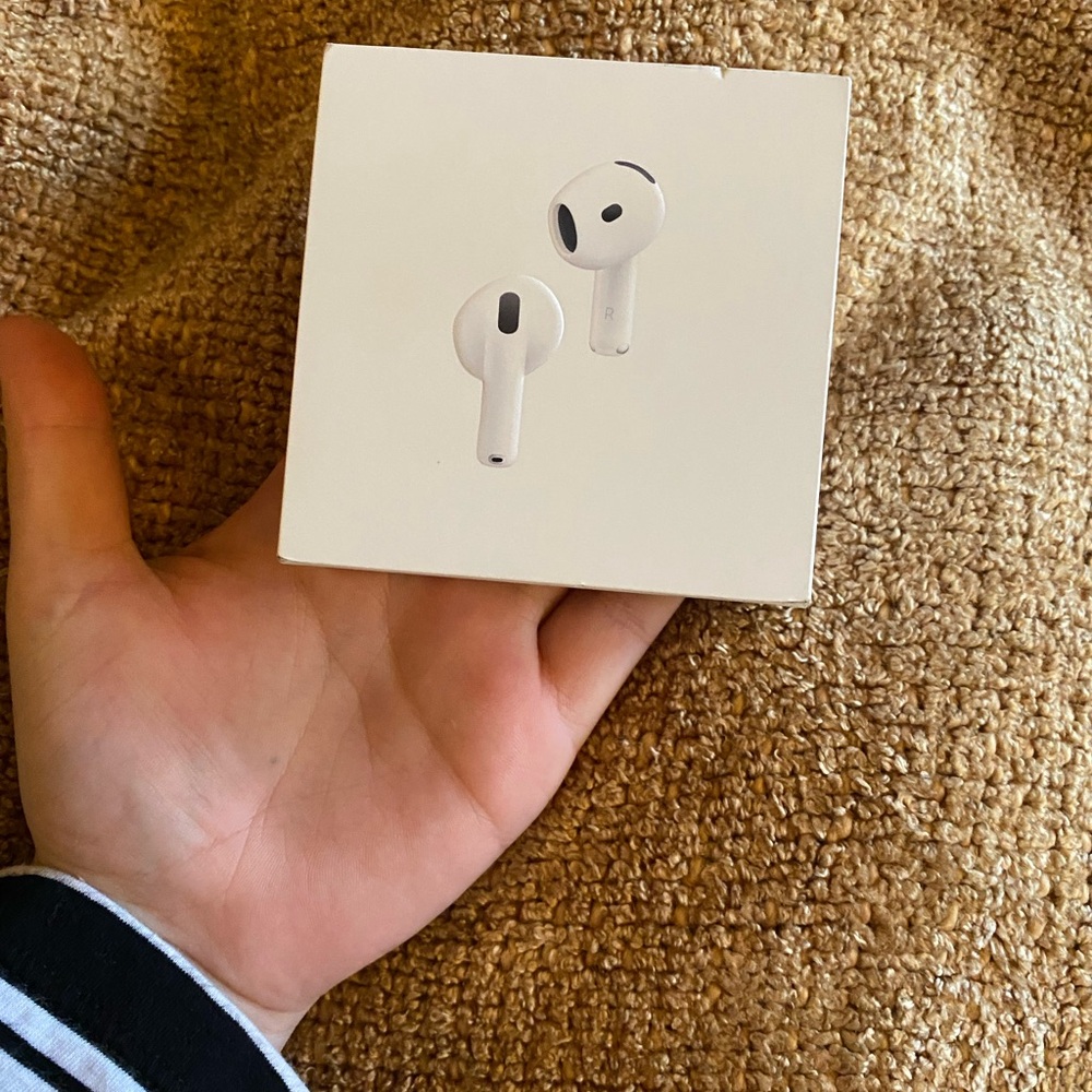 Airpods 4 with noise cancellation - UNOPENED